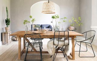 mesa calida con plantas