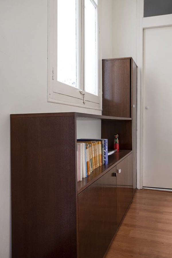 Mueble con libros para una zona de pasillo de la vivienda